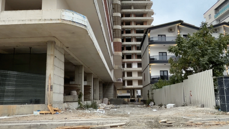 Vdekja e punëtorit në Shëngjin, shpallet në kërkim drejtuesi teknik i punimeve Sokol Toma