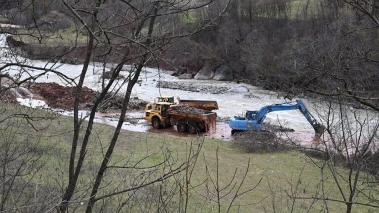 5 leje për të gërryer Shkumbinin/ Si u shkatërrua lumi me bekimin e qeverisë