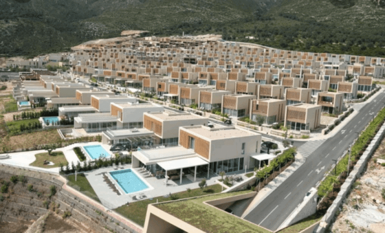 BKH zbarkon në “Parajsën” Green Coast të Samir Mane! Kontrolle në vilat e Gys Agasit dhe Beqirajt