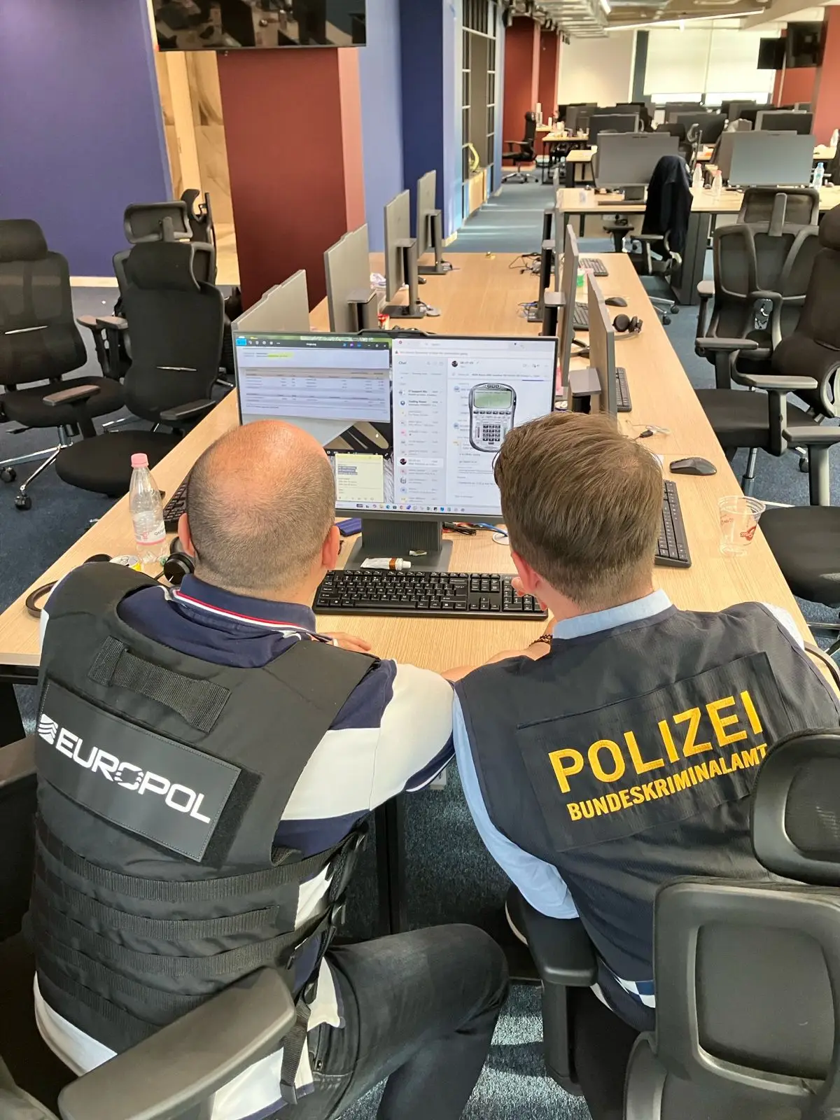 Aksioni kundër Call Center mashtrues në Tiranë, EUROPOL: Ja çfarë u gjet