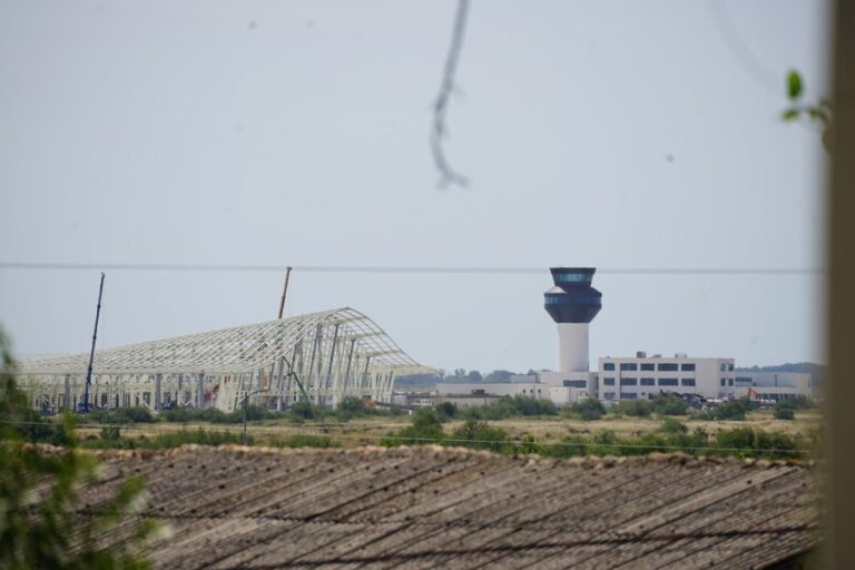 Sherri Ademi-Pacolli sjell kosto masive! Hapja e aeroportit dështoi/ Zvicerania Chair Airlines anullon fluturimet nga Vlora