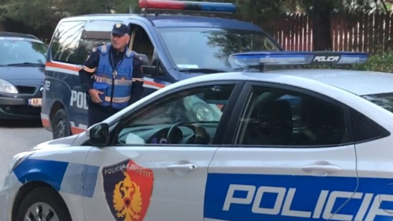 Sherr mes të moshuarëve që në pikë të mëngjesit, 70 vjeçari plagos shokun me thikë