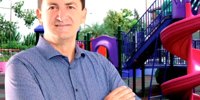 Vangjel Tavo kthehet me këmbë në tokë Vangjel Tavo kthehet me këmbë në tokë