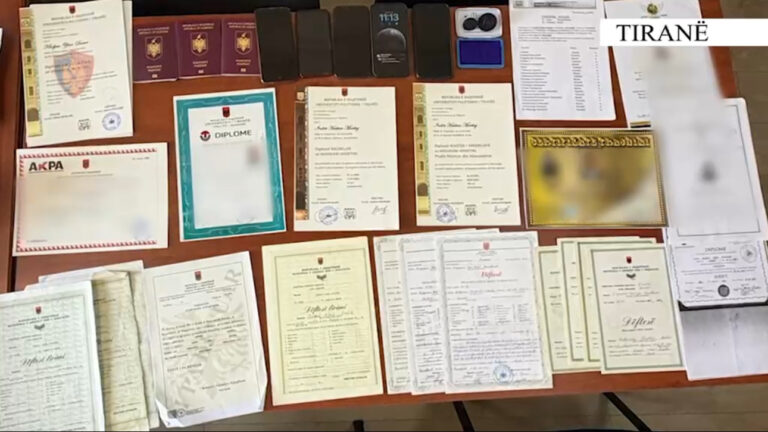 Në Tiranë me 3 mijë euro bëhesh me Diplomë…false