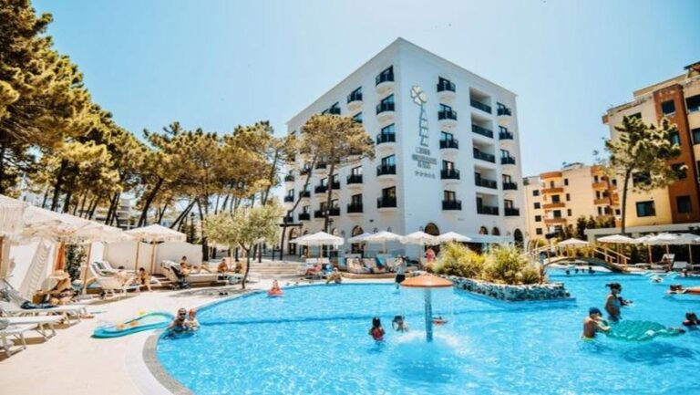 Sherr në resortin Diamma në Golem! Menaxheri dhe punonjësit dhunojnë 5 turq
