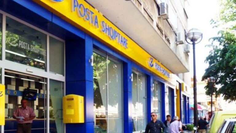 Durrës/ Vodhën 69 mln lekë nga pensionet dhe ndihma sociale, arrestohen 3 zyrtaret e filialit të Postës Shqiptare