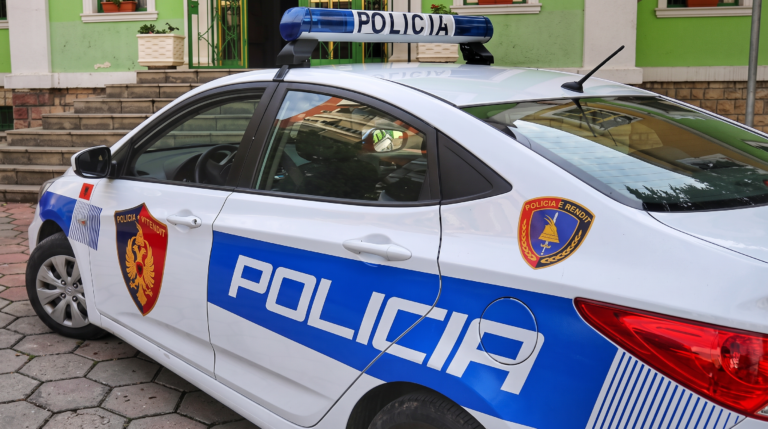 Morën me forcë 28-vjeçarin, e dhunuan dhe më pas e lanë në mes të rrugës, arrestohen 2 vëllezërit në Lezhë! Në pranga edhe kushëriri