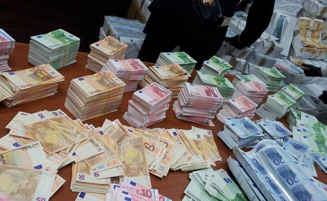 Përgjimet në SkyEcc! 2 milion euro të pista hynë nga porti i Vlorës, u dorëzuan tek Exchange përballë Bankës së Shqipërisë