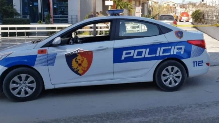 Atentati në Elbasan/ Autori i maskuar me paruke, objektivi i shpëtoi plumbave