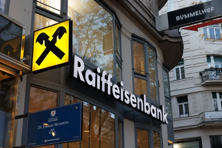 Raiffeisen dhe Intesa hanë gol 300 milionë euro Raiffeisen dhe Intesa hanë gol 300 milionë euro