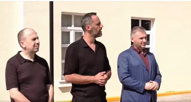‘Kruja është sot më e qetë’, Lamallari falënderon efektivët që luftuan me flakët: Respekt për guximin 'Kruja është sot më e qetë', Lamallari falënderon efektivët që luftuan me flakët: Respekt për guximin