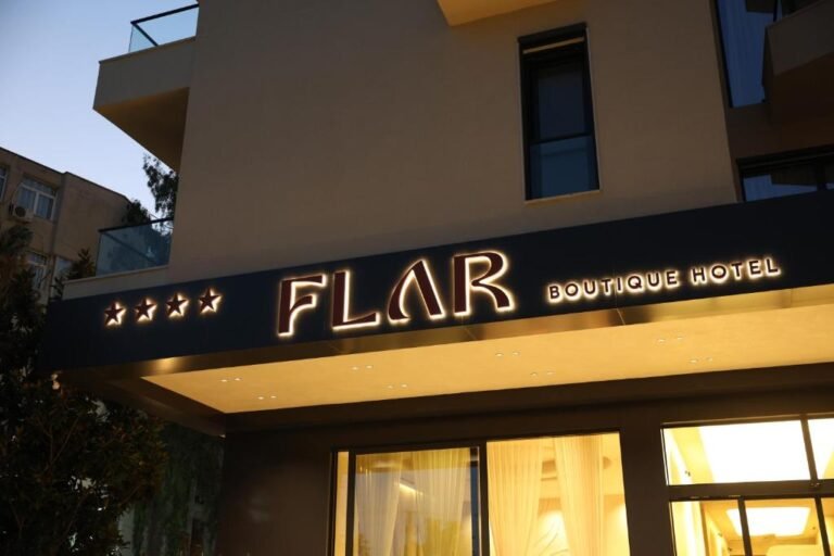 "Dua lekët e mija..."/ Si nisi sherri te Flar Boutique Hotel! Burime: Kamarieri qëlloi me gotë...