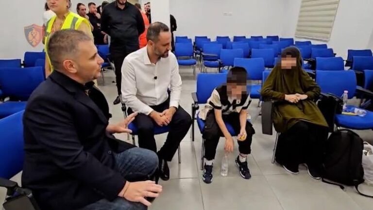 Riatdhesohen nga kampet e ferrit në Siri 2 gra e 3 fëmijë