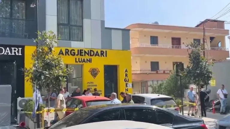 Grabitja e argjendarisë në Paskuqan, hetimet zbulojnë itinerarin e autorëve! Shmangën rrugët kryesore, morën floriri me vlerë mbi 1.5 mln lekë