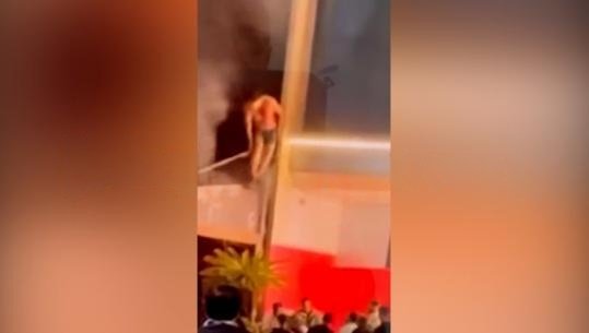 Zjarri në hotelin Brooklyn në Vlorë, reagon policia: Zjarri erdhi nga priza Zjarri në hotelin Brooklyn në Vlorë, reagon policia: Zjarri erdhi nga priza
