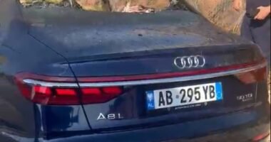 U dogj në ByPassin e Vlorës! Audi luksoz A8 i përfshirë te përplasja me armë te Hotel Regina U dogj në ByPassin e Vlorës! Audi luksoz A8 i përfshirë te përplasja me armë te Hotel Regina
