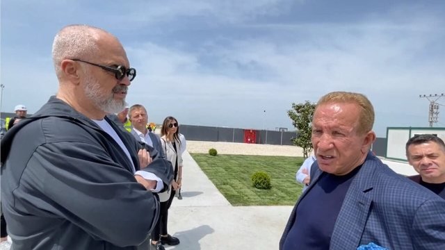 Kush po gënjen? Qeveria dhe Pacolli japin dy versione për Arbitrazhin e Aeroportit të Vlorës Kush po gënjen? Qeveria dhe Pacolli japin dy versione për Arbitrazhin e Aeroportit të Vlorës