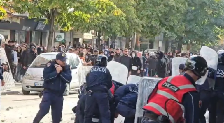Pedagogët dalin sot në protestë, marshim solidariteti me studentët