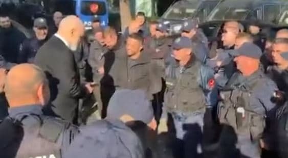 Qeveria kalon me urgjencë shpërblimin për policët! Mbi 8 milion euro