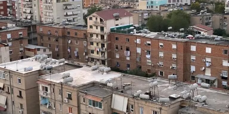 Kush s’paguan administratorin i bllokohet prona krahas gjobave