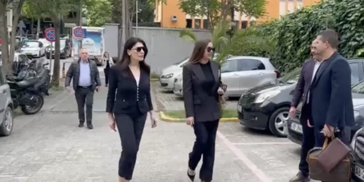 Thellohet skandali AKSHI! Ja për çfarë u pyet Mirlinda Karçanaj për 3 orë në SPAK Thellohet skandali AKSHI! Ja për çfarë u pyet Mirlinda Karçanaj për 3 orë në SPAK